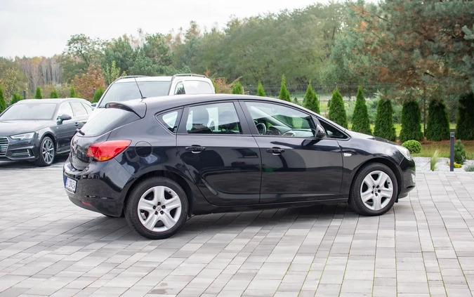 Opel Astra cena 28950 przebieg: 182550, rok produkcji 2010 z Nisko małe 781